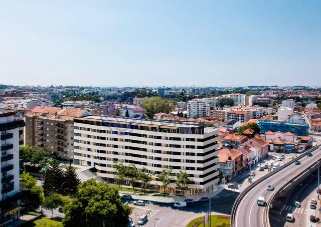 Apartamento T1 pronto 2026 com Varandas Amplas, em Condomínio Fechado com Piscina e Jardim.