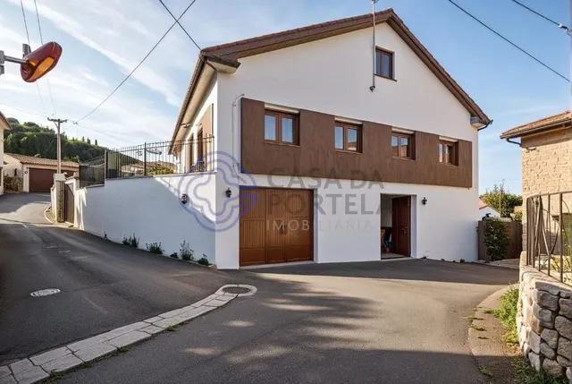 Moradia em Coura, Armamar e terreno