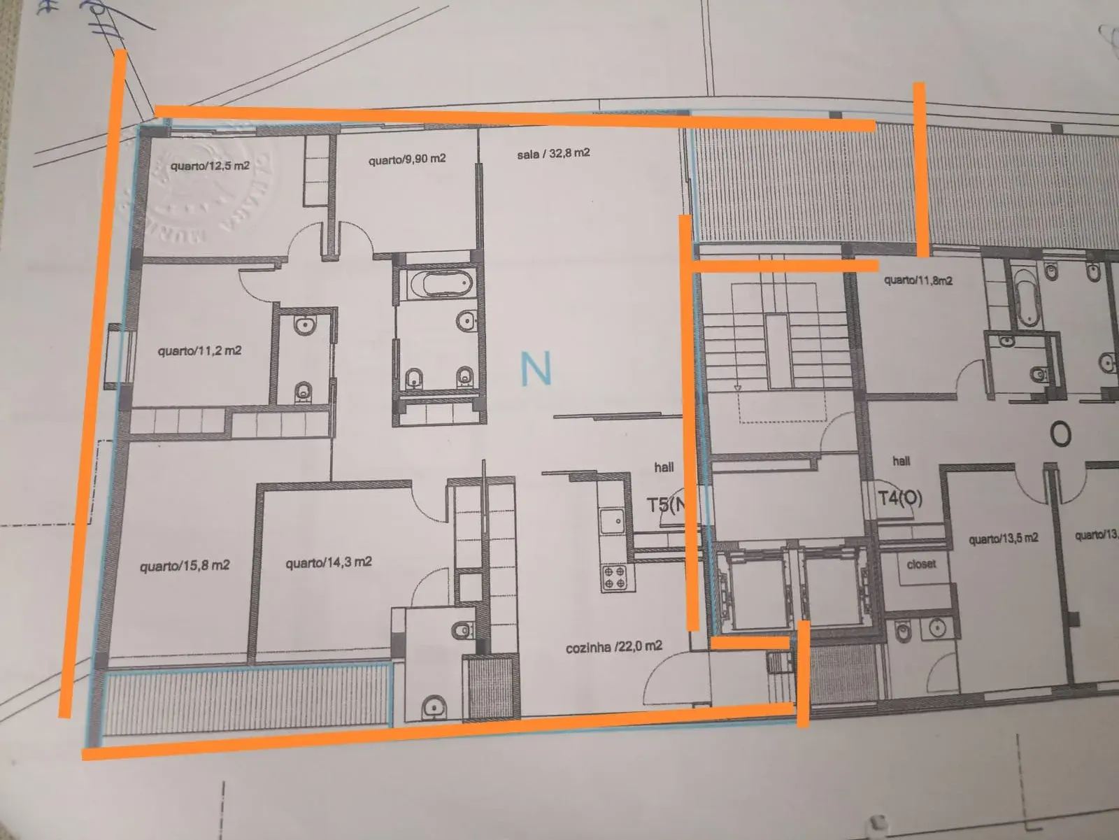 Terraço de 25m2, Cozinha e sala de 55m2, janelas grandes com muita luz natural