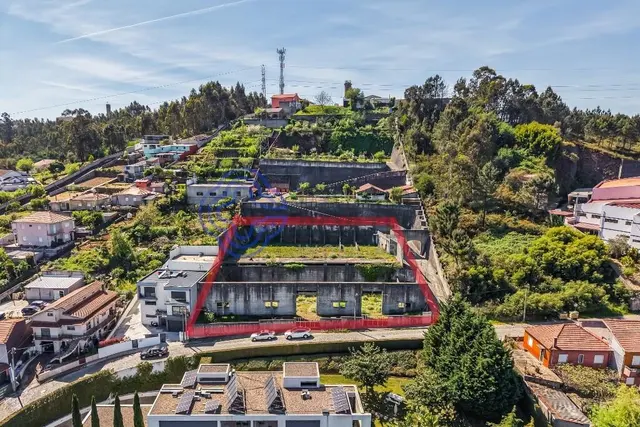 Terreno em São Pedro Cova para Construção